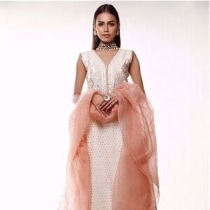 NWT Zainab Chottani Sleeveless Shalwar Kameez Size XS